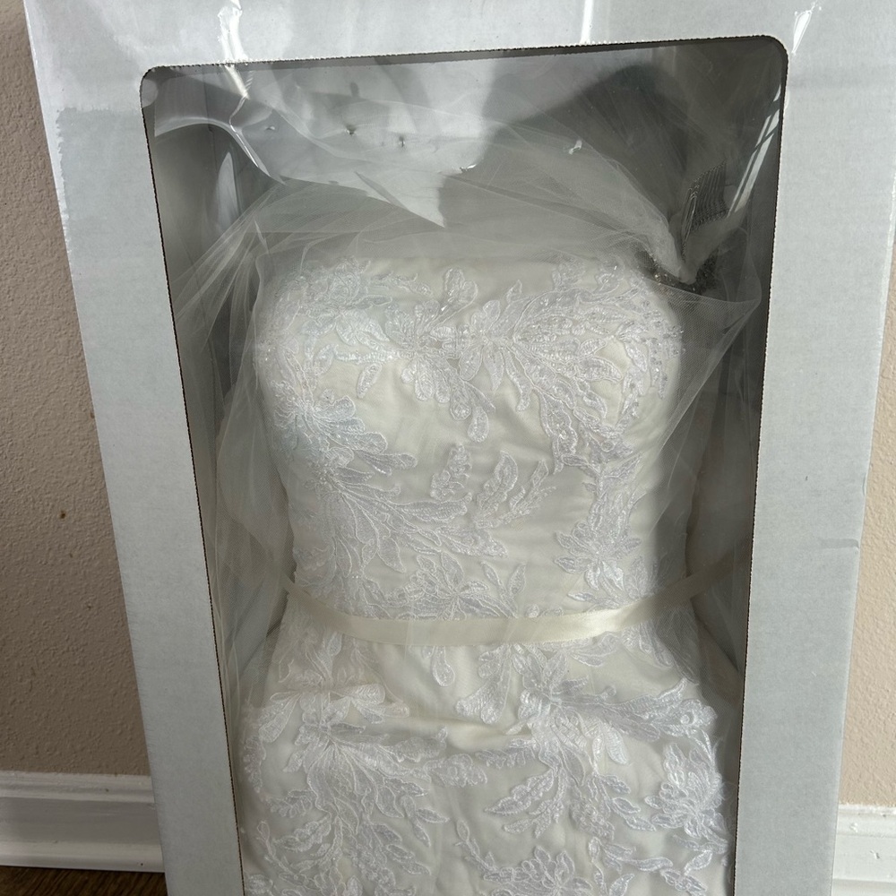 Elegant White Lace Wedding Dress